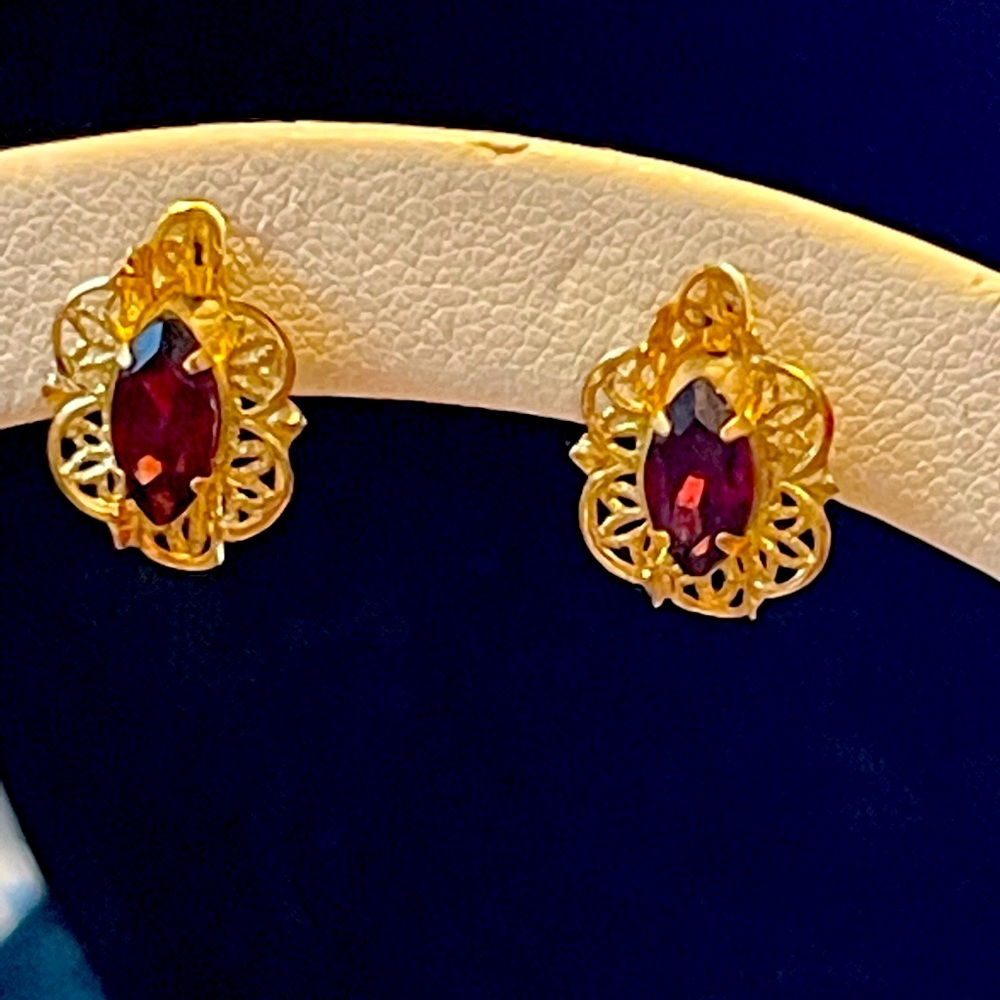 (SOLD)14k yellow gold earrings - Picture 2 of 11